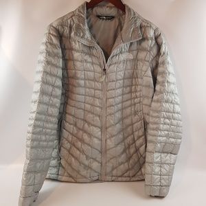 The North Face gray large light puffy jacket